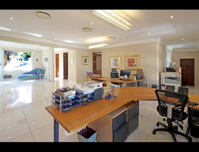 140M² OFFICE TO LET IN VICTORY PARK